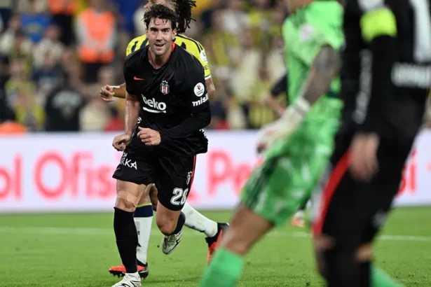 Kadıköy'de Tarihi Derbi: Beşiktaş, Geriye Düştüğü Maçta Fenerbahçe'yi 2-1 Devirdi