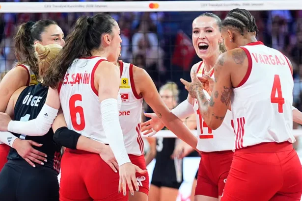 Filenin Sultanları Sırbistan'ı 3-0 Geçti, Avrupa'da Finaldeyiz!