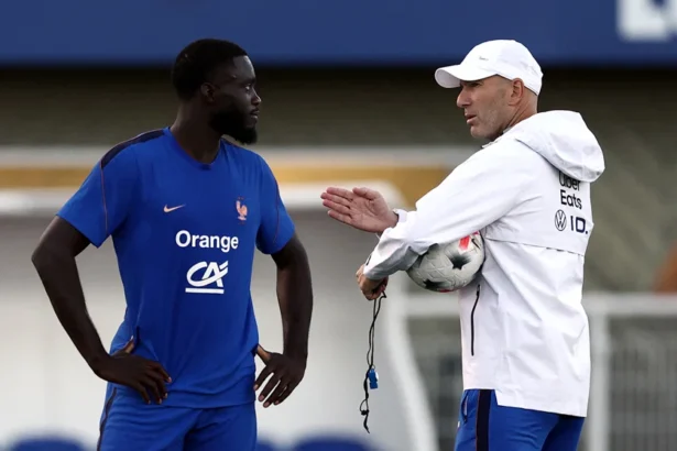 Zinedine Zidane Dönemi Başlıyor: Fransa'nın Yeni Hocası İlk Sınavını Türkiye'ye Karşı Verecek