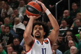 Anadolu Efes Zalgiris Deplasmanında Hayat Buldu: 85-70