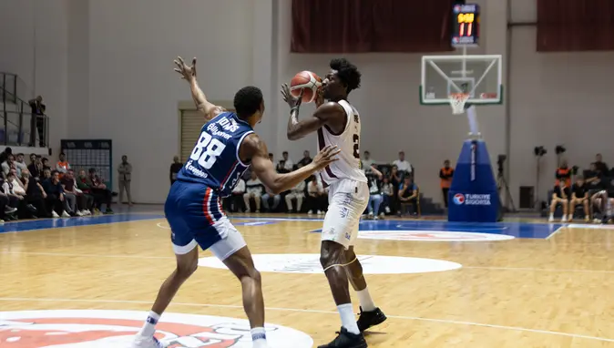 Anadolu Efes, Bordo Bandırma Deplasmanından Zaferle Döndü: 85-79