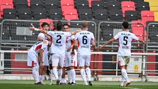 Arca Çorum FK Gaziantep'te Fırtına Gibi Esti: Burak Yılmaz'dan 3 Puanlık Harika Başlangıç