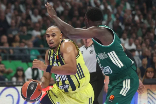 Fenerbahçe Tarfin EuroLeague'de İlk Fireyi Verdi: Atina'da Ağır Yenilgi