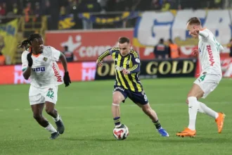 Fenerbahçe, Süper Lig'de Alanyaspor'u Ağırlıyor: Hedef Yeni Bir Çıkış