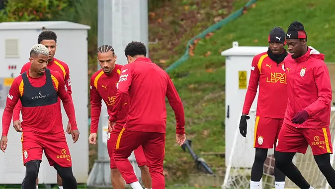 Galatasaray'ın Gençlerbirliği Maçı Kamp Kadrosu Belli Oldu: Yıldızlar ve Eksikler