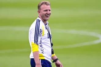 Fenerbahçe'de Sürpriz Ayrılık: İsmail Kartal Gitti, Dümene Geçici Olarak Dirk Kuyt Geçti