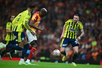 Galatasaray Derbide Güldü: Osimhen'in Golleriyle Fenerbahçe'yi 2-1 Devirdi