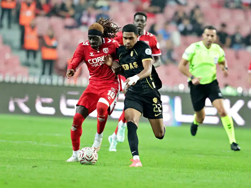 Amedspor Deplasmanda Mucizevi Geri Dönüşle Lider: Samsunspor'u 2-1 Geçti