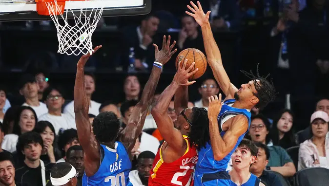 Dallas Mavericks, Çin Turunda Houston Rockets'ı Farklı Geçti: 132-115