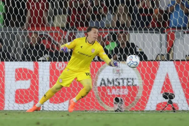 Estudiantes Libertadores Finalinde: Muslera'dan 3 Penaltı Kurtarışı