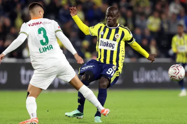 Fenerbahçe'nin Yıldızları Alanyaspor'a Acımadı: 3-0'lık Net Galibiyet