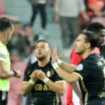 Samsunspor - Amedspor Maçında Ortalığı Karıştıran Kırmızı Kart Şoku!