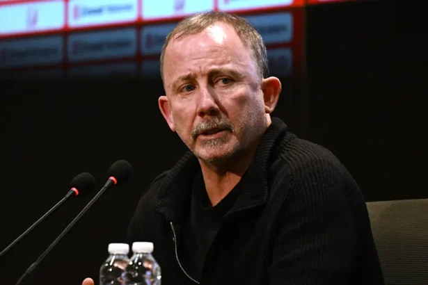 Sergen Yalçın'dan Fenerbahçe'ye Slavia Prag Maçı Öncesi Kritik Uyarı: Rotasyon Şart!