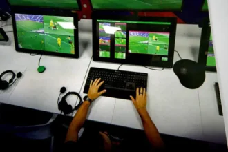 Galatasaray - Fenerbahçe Derbisinin VAR Hakemi Açıklandı: Yabancı İsim Görevde!
